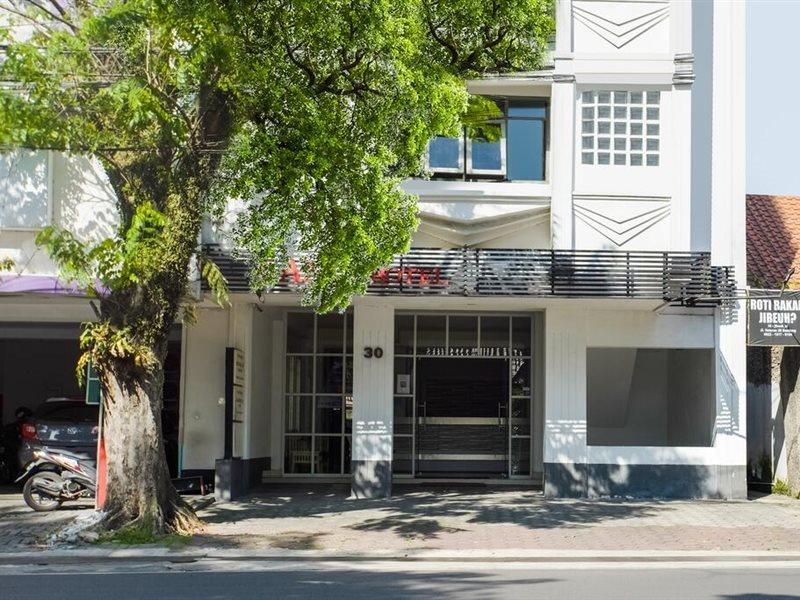 Gania Hotel Bandung Exterior photo